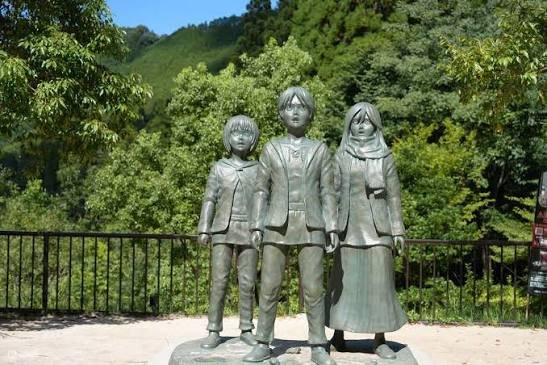 Real-life bronze statues of characters from Attack on Titan are located in Hita City, Oita Prefecture, Japa